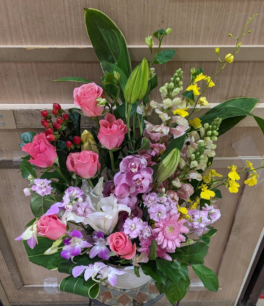 【ブロッサム・プロム】ピンクいっぱいのアレンジメントの画像