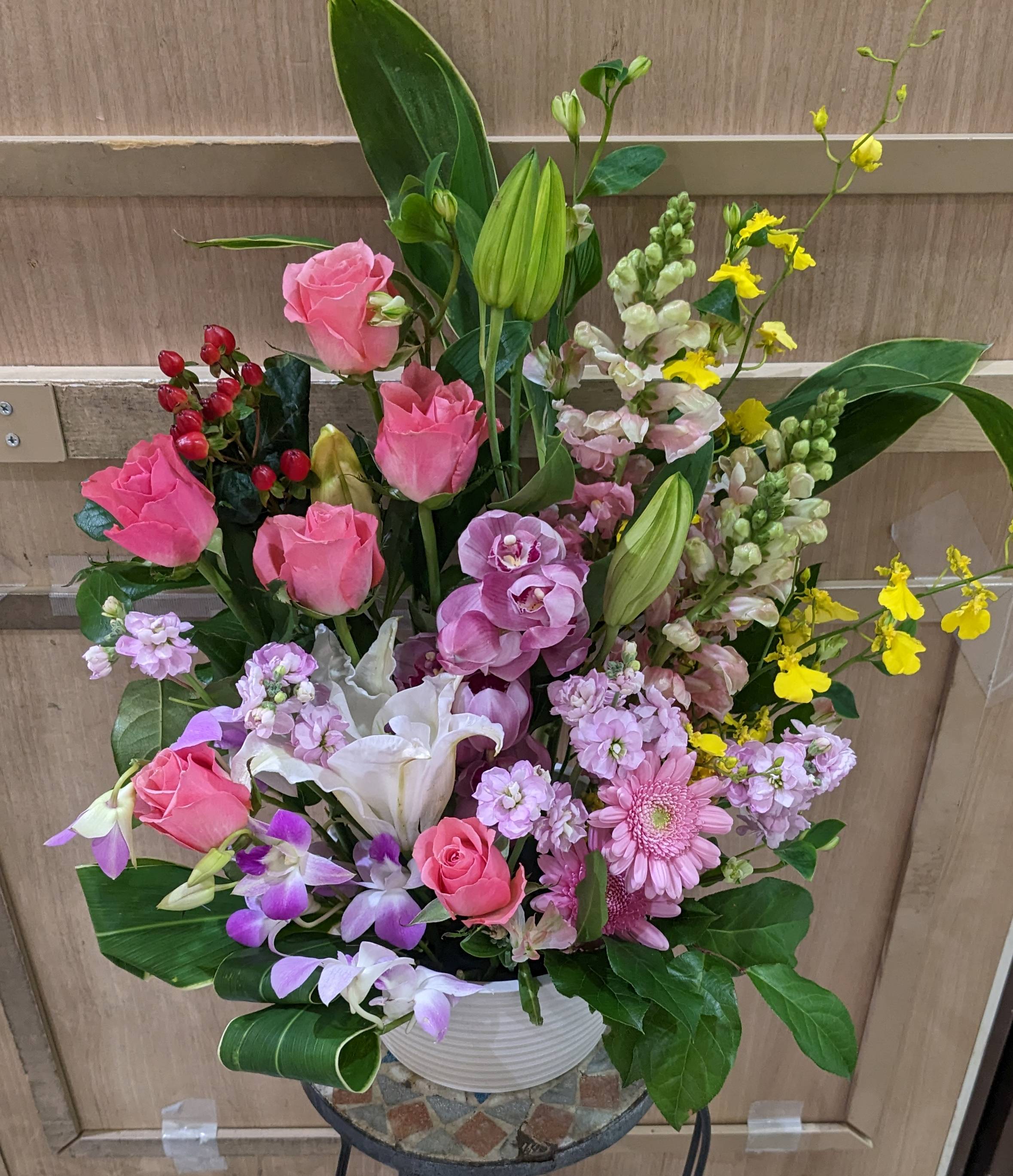 【ブロッサム・プロム】ピンクいっぱいのアレンジメントの画像