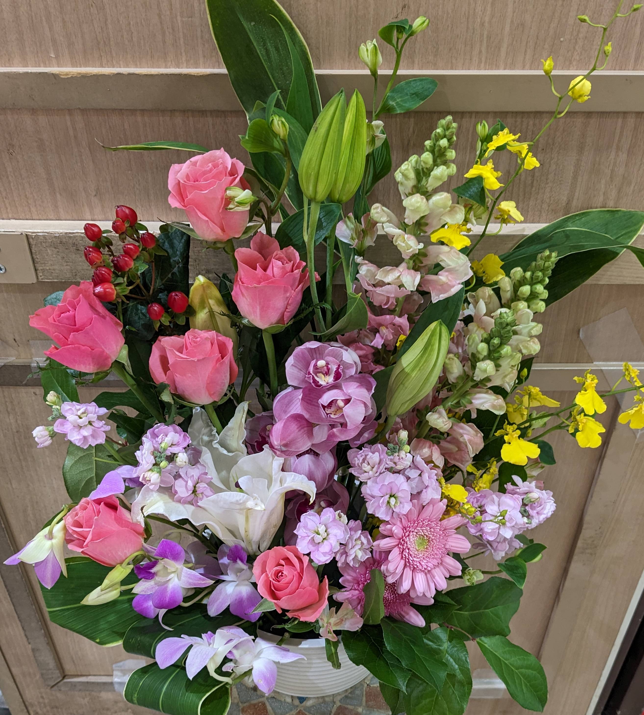 【ブロッサム・プロム】ピンクいっぱいのアレンジメントの画像