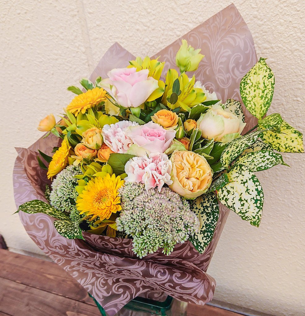 「バースデーフラワー」＆「お祝いの花」花束・ブーケ［イエロー系・ピンク・ミックス］の画像