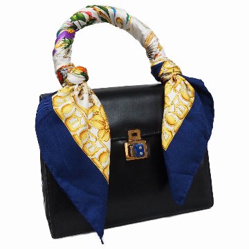 【中古】【良い】 GUCCI グッチ レゲンデ スカーフ フローラ ネイビー/ホワイトの画像